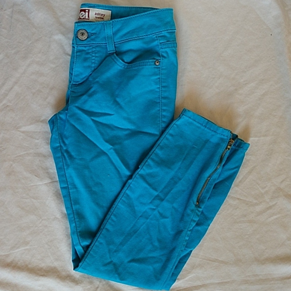 🌻3/$30 Pastel Blue zip-up jeggings